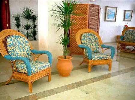 El Lago Hotel 3*